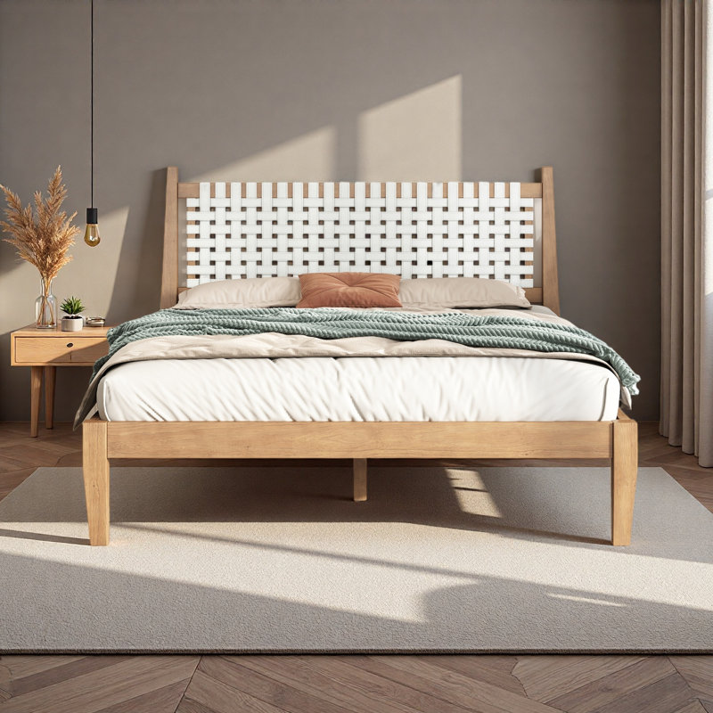 Grand lit avec dossier en cuir blanc tissé, structure en bois naturel