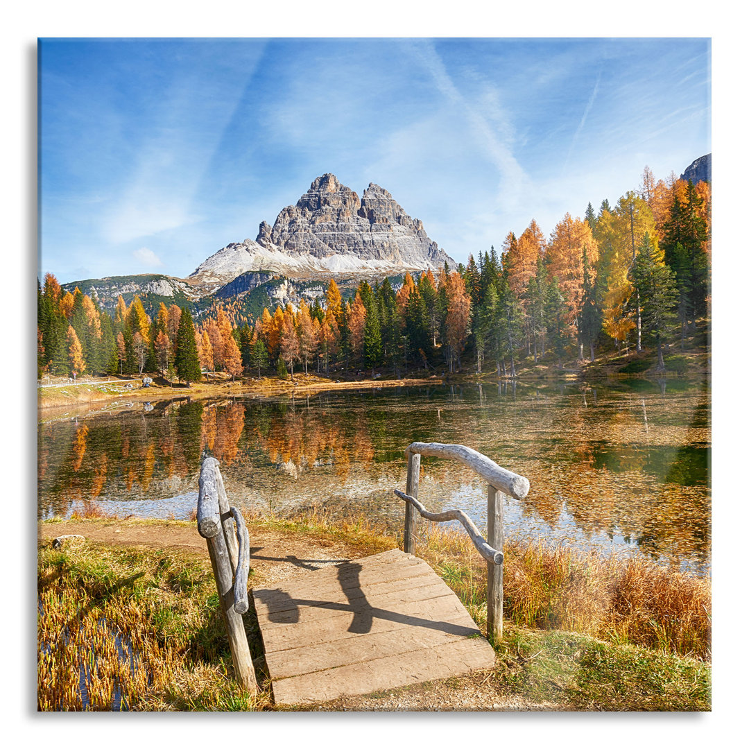 Ungerahmtes Foto auf Glas "Wooden Bridge on a Dolomite Lake in Autumn"