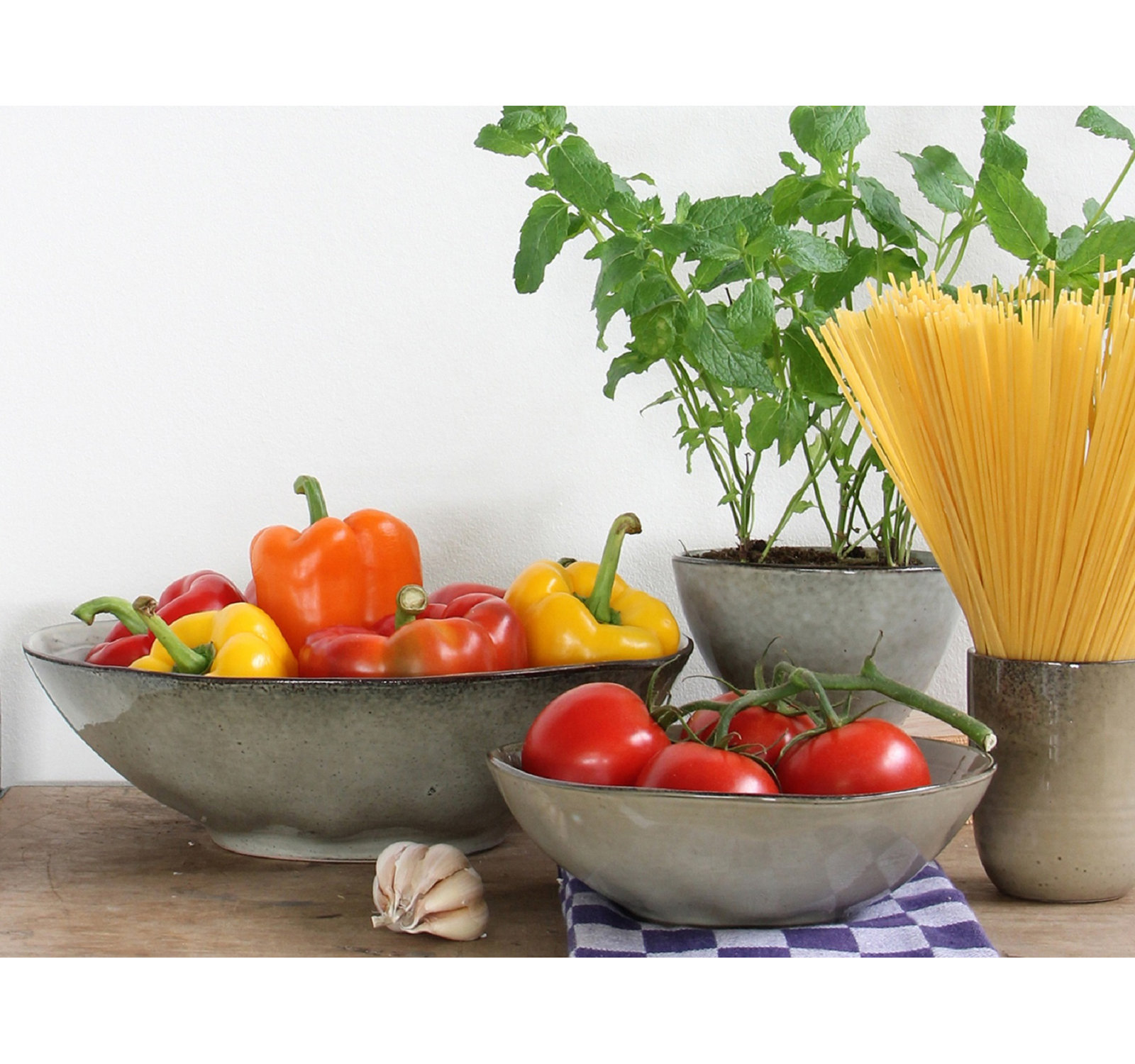 Meza Ceramic Dining Bowl, Gray