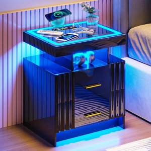 Johnni Nightstand