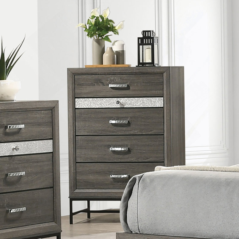 Commode de style contemporain à 4 tiroirs avec pieds en métal et poignées décoratives en acrylique