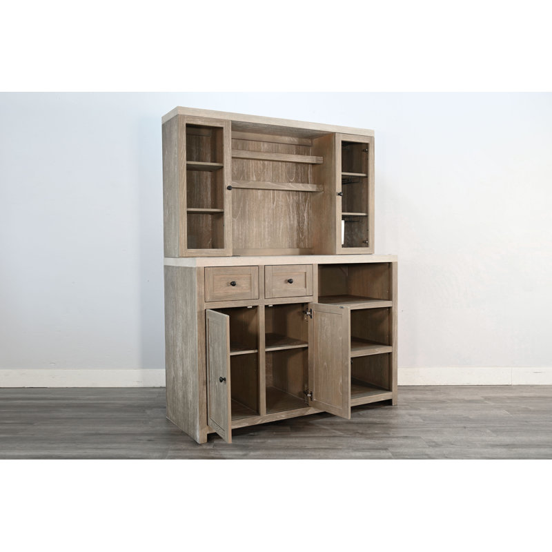 Bar rustique en bois avec huche