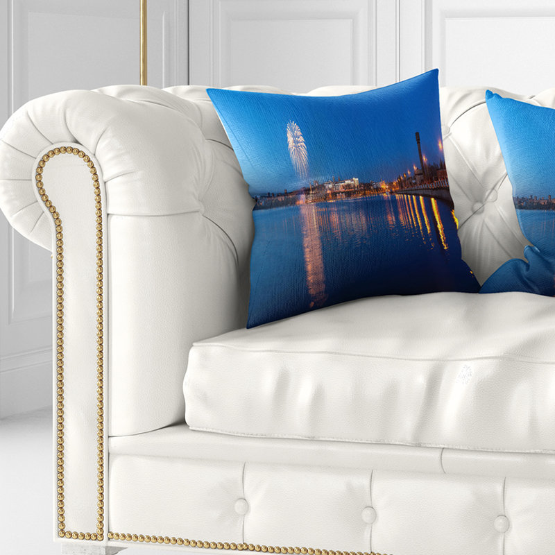 Embankment of City Panorama - Coussin imprimé paysage urbain, 16 po x 1 po, Coussin décoratif