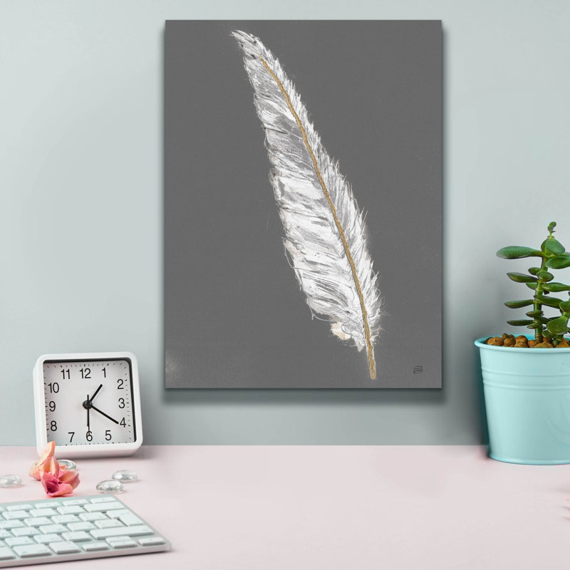 «Gold Feathers 6 On Grey» par Chris Paschke, art mural sur toile, H 16 po x l 12 po x P 0,75 po