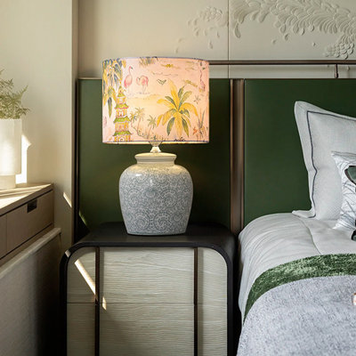Petite lampe de table moderne en céramique cyan avec abat-jour en polyester pour le salon de la chambre à coucher, ampoule incluse