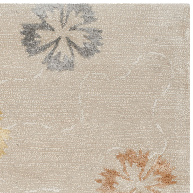 Coreatha Martha Stewart Viscos/Wool Floral Rug in Beige, Rectangle 2'6" x 4'3"