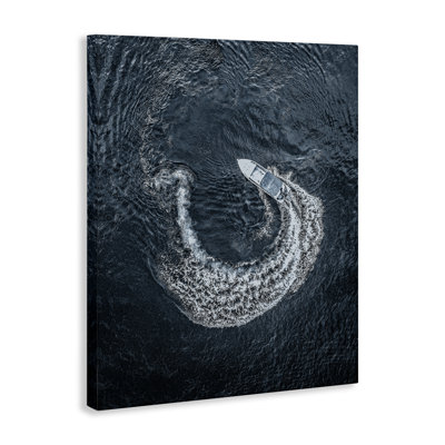 Art mural sur toile bateau encerclant par Daphne Polselli