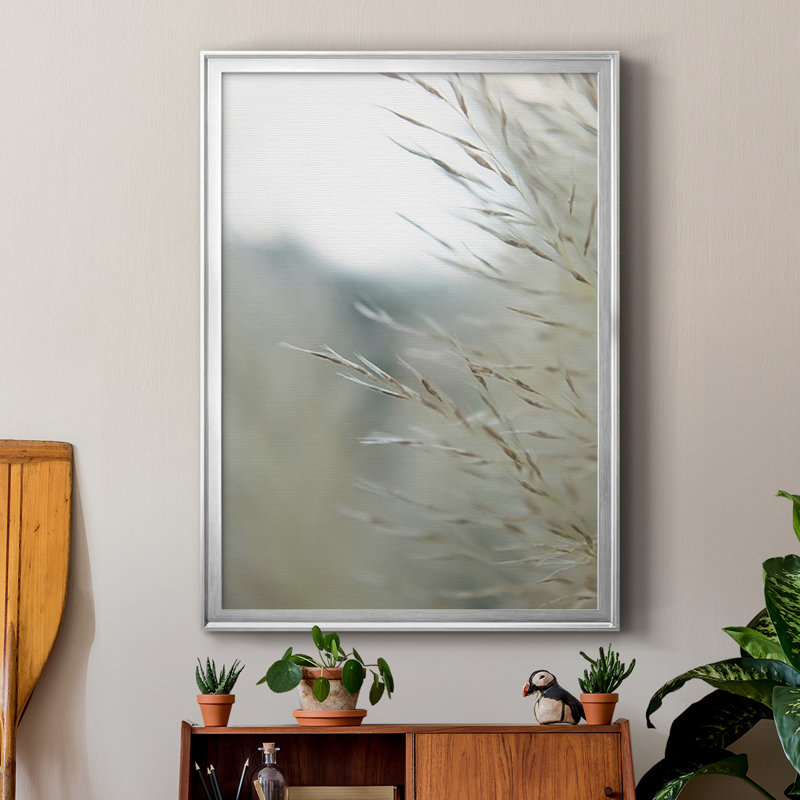 «Subtle Grasses III», reproduction encadrée de qualité supérieure - prête à être accrochée, Encadrement argenté