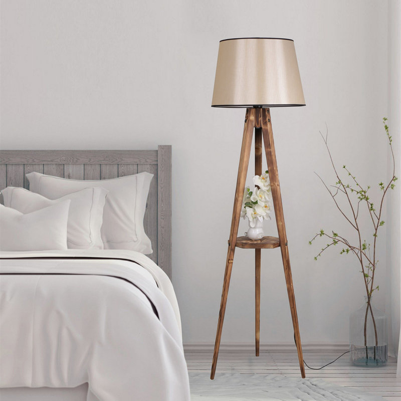 Lampe sur pied en bois de style scandinave, finition brune, hauteur 63,0 pouces | Tablette en bois 17,0 po x 17,0 po, culot E27 de 40 W maximum | Peinture électrostatique séchée au four, interrupteur marche / arrêt, parfait pour le salon et la chambre à coucher