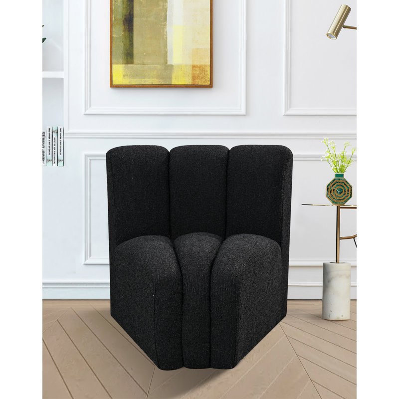 Chaise d'appoint rembourrée Iyahna, Tissu bouclé noir