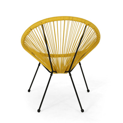 Chaise d'extérieur jaune avec structure en acier et faux, tissage pour une expérience d'assise détendue, look moderne avec silhouette ronde aux lignes épurées, assise confortable de 26,66 po de largeur, pieds inclinés en silhouette, 31,5 po