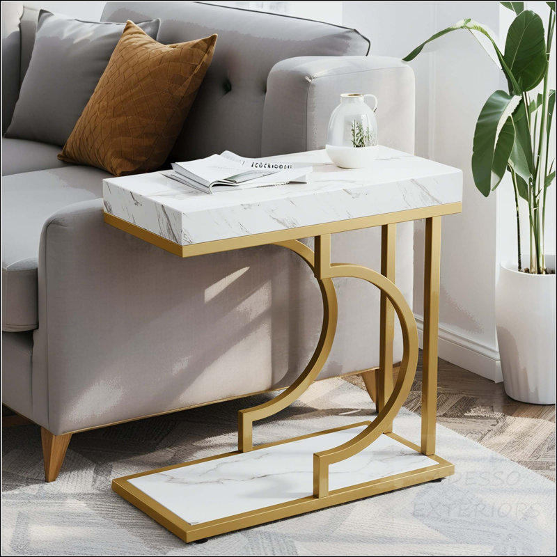 Table d'appoint en forme de C