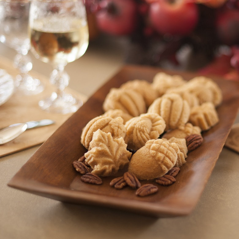 Nordic Ware Autumn Non-Stick Cakelet Pan