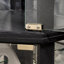 Vitrine de coin vitrée éclairée avec tablettes réglables, armoire à vin en cerisier sculpté, parfaite pour la maison ou le bureau - Noir