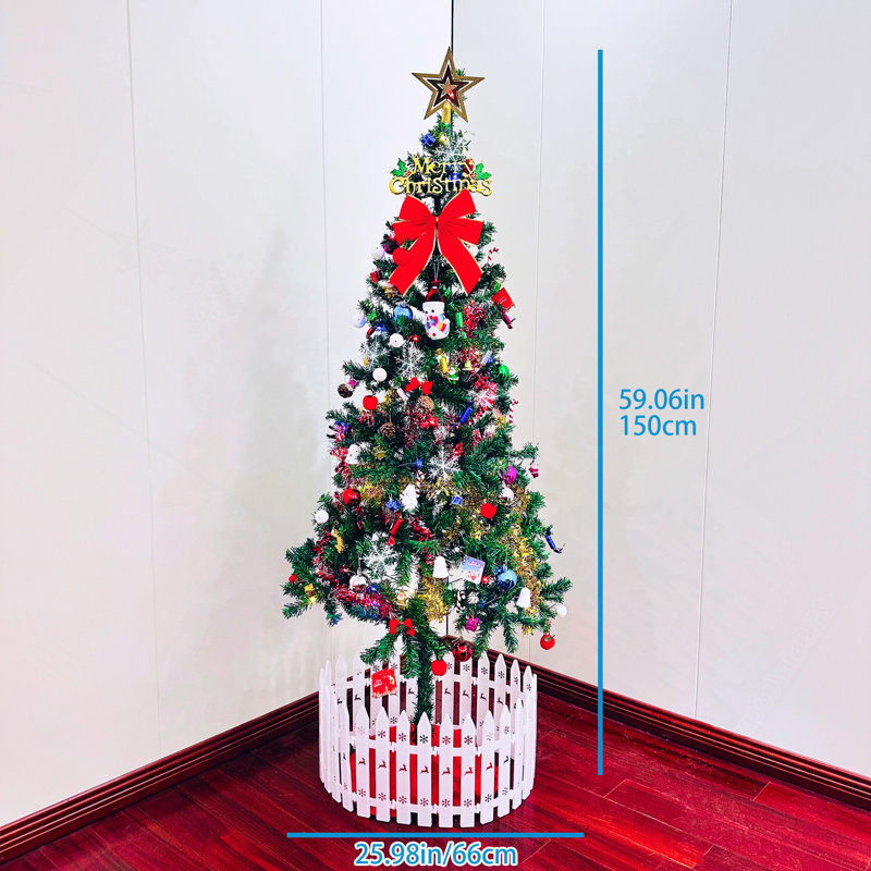 Arbre de Noël 5 pi avec lumières DEL écoénergétiques, incluant 109 jupes d'arbre suspendues et garde-corps