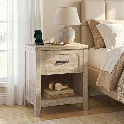Table de chevet de style champêtre de 54 cm de large avec station de recharge, tiroir et tablette ouverte, table de chevet en bois avec rangement pour chambre ou salon