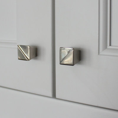 Pyramid Square Knob