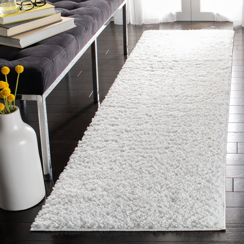 Brittney Performance solid color shag rug, Tapis de couloir 2 pi 3 po x 10 pi, White