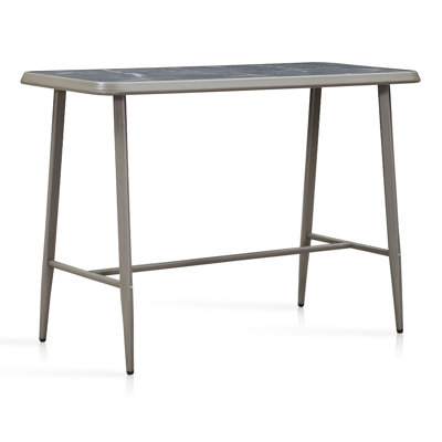 Table haute de bar rectangulaire Ivy Bronx, idéale pour terrasse, jardin ou balcon. Parfait pour les repas en plein air, les cafés, les petits déjeuners, les bistrots et les pubs.