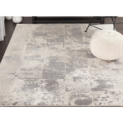 Tapis gris / crème tissé à la machine Adilynn