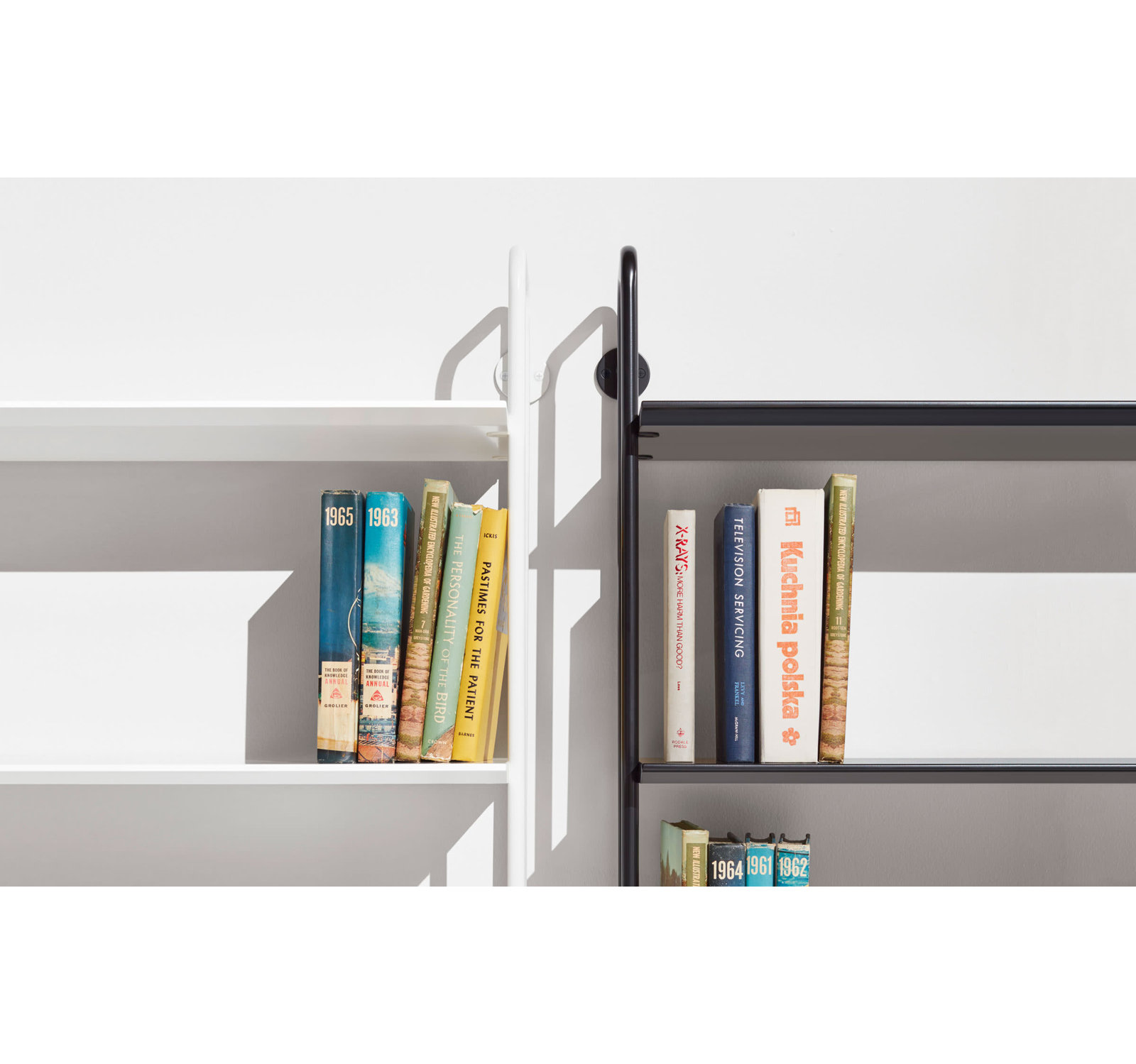 Hitch 26" Bookcase, White/White
