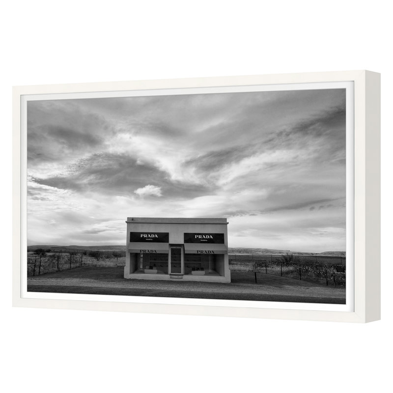 Automne 2022, Prada Marfa, encadré sur papier par Jean Cornell, Cadre simple blanc, H 30 po x l 45 po
