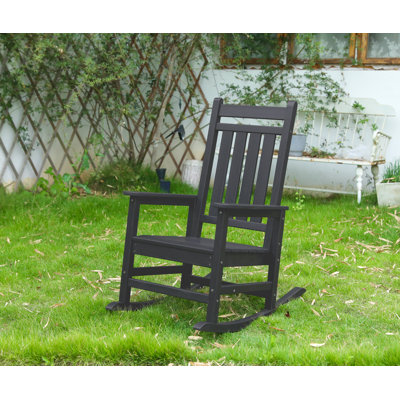 Chaise berçante surdimensionnée à texture de bois, résistante aux intempéries pour la détente en plein air, assise de véranda confortable et durable, noir