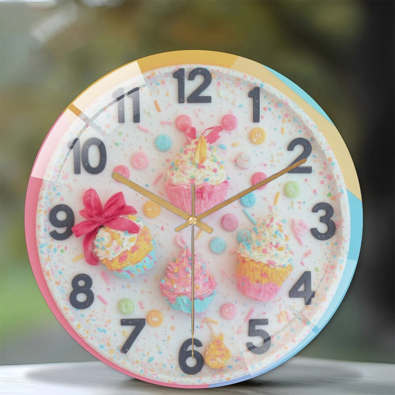 Horloge murale 12 po Cupcakes-On-Numbered