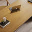 Bureau de direction rectangulaire en bois massif brun clair avec tiroirs-1322208642-1322208643