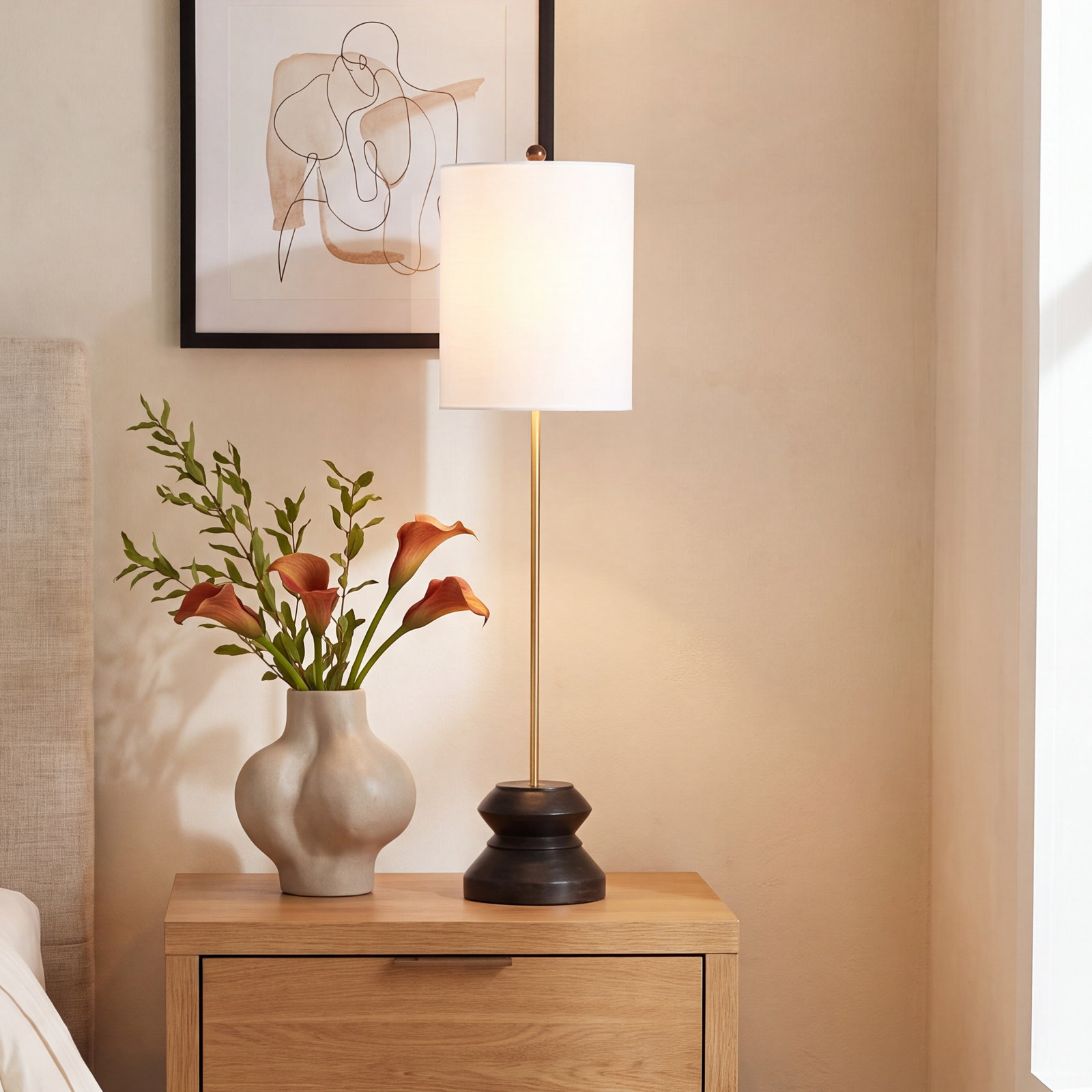 Lorinda Table Lamp, Black/Gold