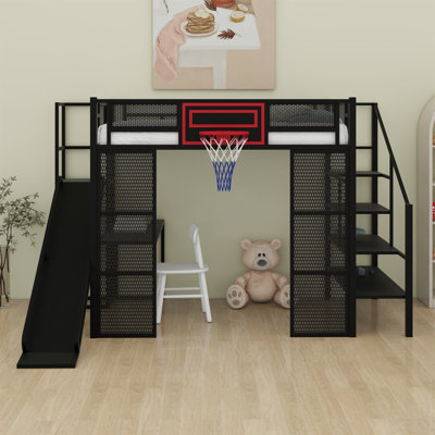 Lit mezzanine en métal avec bureau intégré, garde-robe ouverte, panier de basketball, glissade et escalier