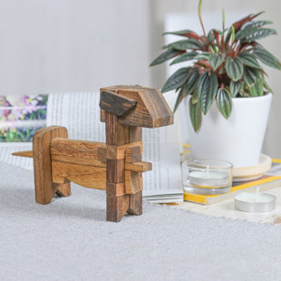 Chiot excité en bois