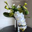 Ornements de fleurs simulées