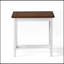 Charmante table de bout en bois d'acacia avec supports en X et finition bicolore, parfaite pour un décor de maison de campagne moderne