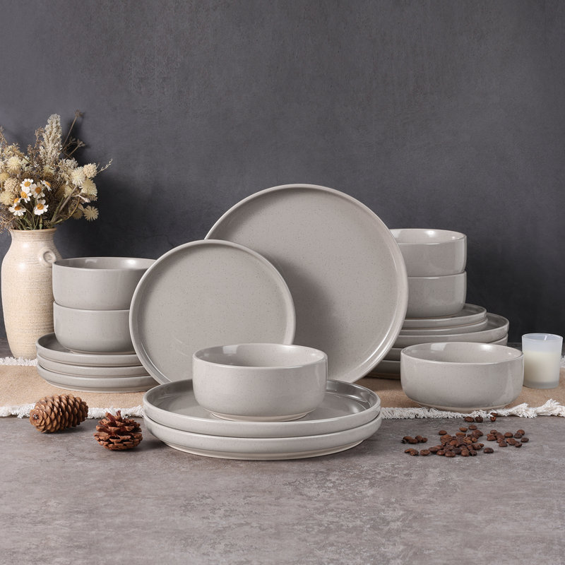 Service de vaisselle en grès Latitude Run®, ensemble de 18 assiettes et bols, vaisselle pour 6, Brun