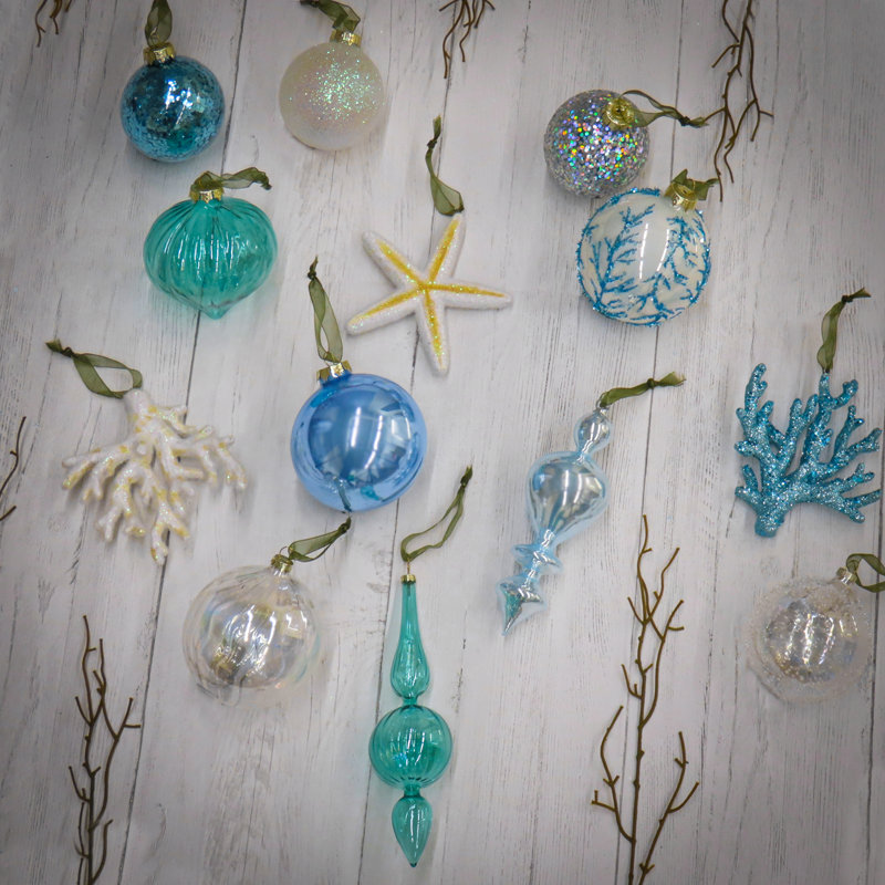 Ornements de Noël au bord de la mer