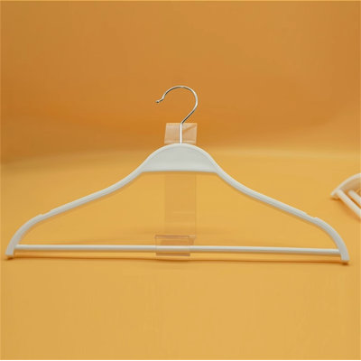 Cintre en plastique sans trace