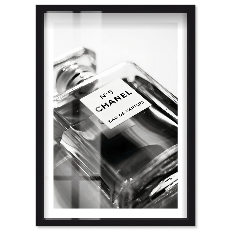 «Perfume Prism Shadowbox Print» par Notoriart, H 31 po x l 21 po, Noir