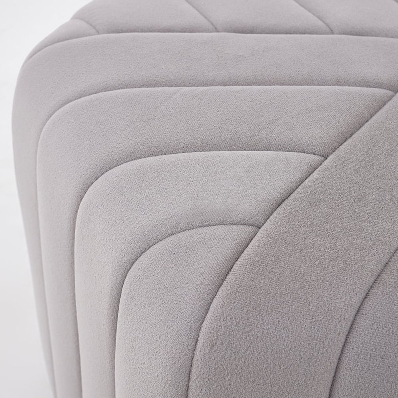 Petit repose-pieds hexagonal moderne en velours de 18,5 po de largeur Modern, Gris