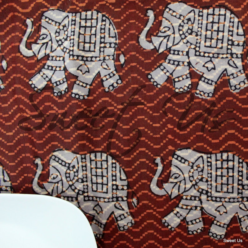 Tapisserie en coton à imprimé batik éléphant, H 104 po x l 104 po