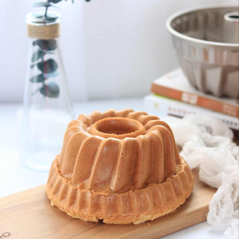 Moule à gâteau en forme de tube de 6,5 po CHEFMADE, Or champagne, H 3,5 po x L 7,1 po x l 3,5 po