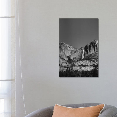 «Yosemite Falls VI» par Bethany Young - reproduction de photo sur toile tendue