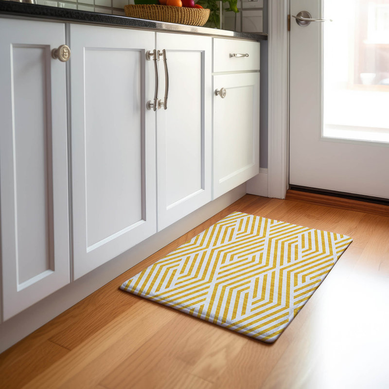 Premium Machine Washable Cerrito AMF550 Yellow Rug, Rectangle 1'8" x 2'6"