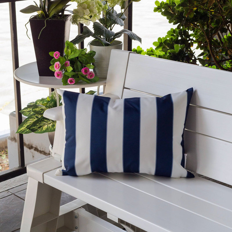 Coussin horizontal rayé 14 po x 20 po Horizon, Rectangle H 13,99 po x l 20 po, Bleu marine / rayures blanches