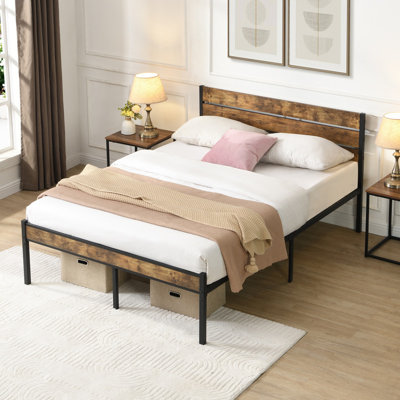 Structure de lit très grand avec tête de lit en bois, lit plateforme en métal avec rangement sous le lit, aucun sommier nécessaire, brun rustique et noir