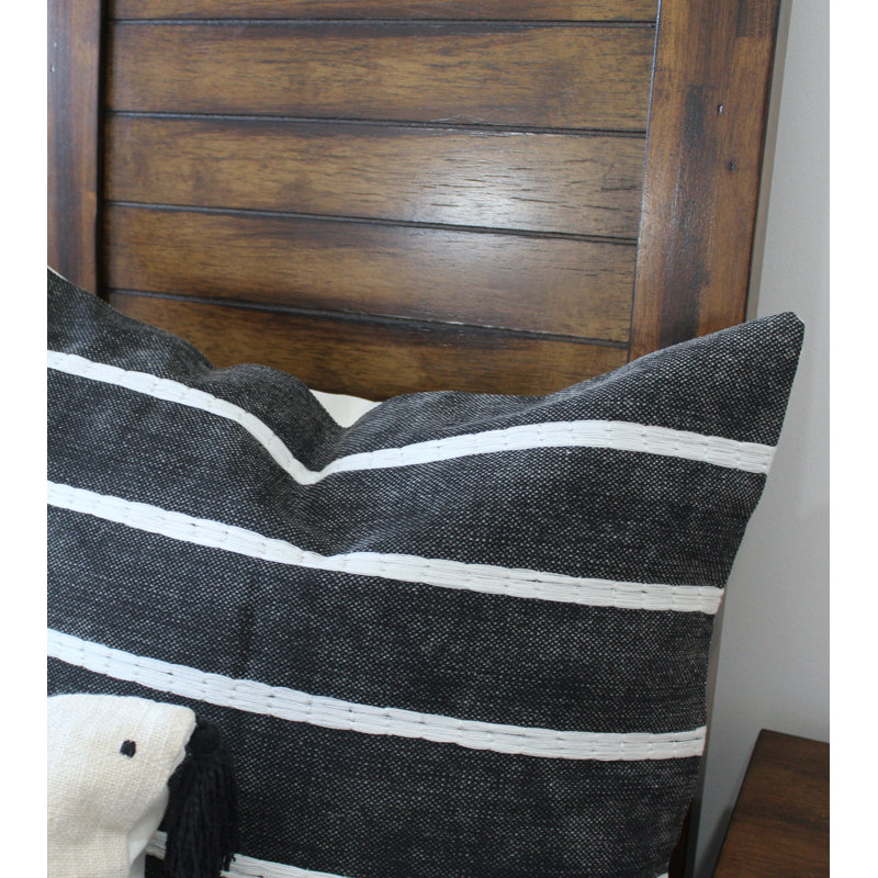 Housse de coussin noire 24 x 24 po avec rayures, Noir / blanc