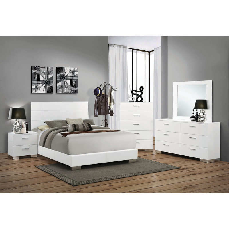 Vyara Bedroom Set in Glossy White, Lit double, Ensemble de 5 pièces : lit, table de chevet, comm