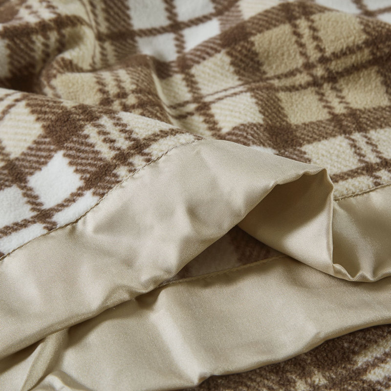 Couverture légère brossée avec bordure en satin Gracie Mills Lenora, Très grand, Tissu écossais brun clair