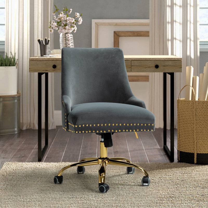 Chaise de travail soigneusement conçue
