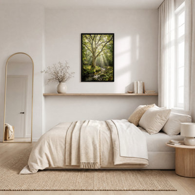 Tableau sur toile représentant un ruisseau ensoleillé coulant près d'un grand arbre